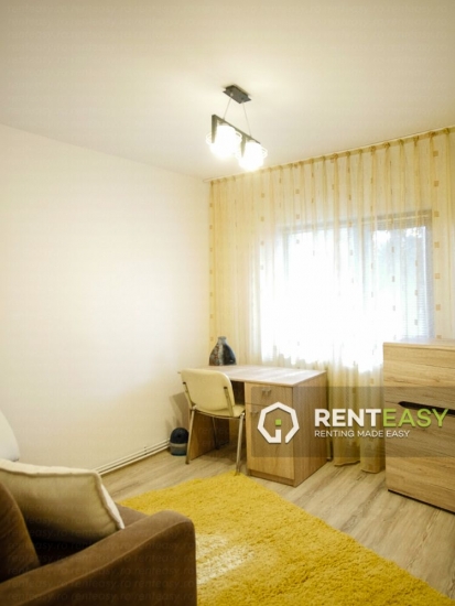 Apartament cu 3 camere de inchiriat situat in zona Podul de Fier