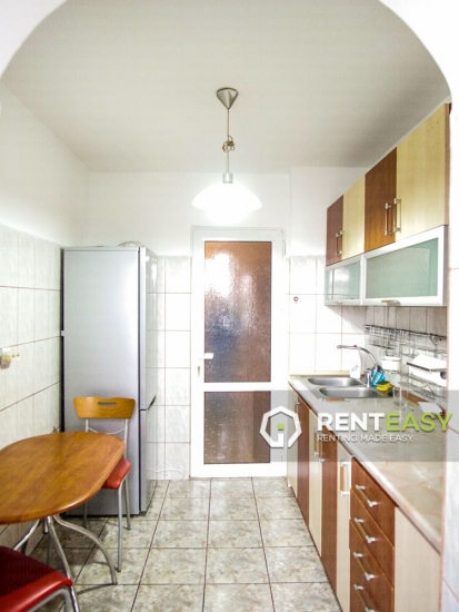 Apartament cu 2 camere de inchiriat in zona Podul de Fier