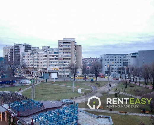 Apartament spatios cu 3 camere de inchiriat in zona Hala Centrala