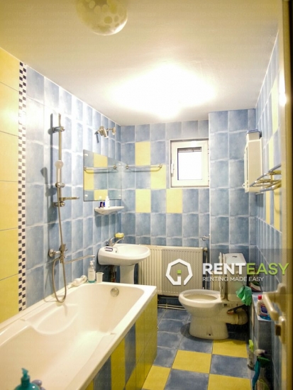 Apartament spatios cu 3 camere de inchiriat in zona Hala Centrala