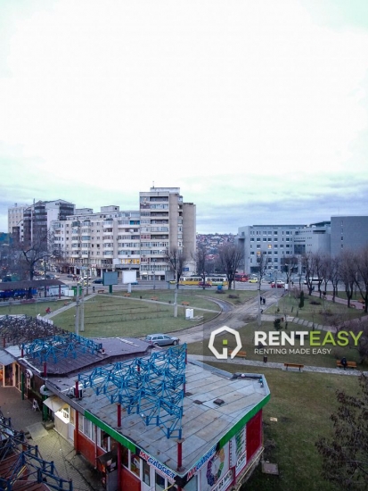 Apartament spatios cu 3 camere de inchiriat in zona Hala Centrala