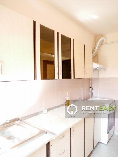 Apartament cu 3 camere de inchiriat in zona Centrala - Targu Cucu
