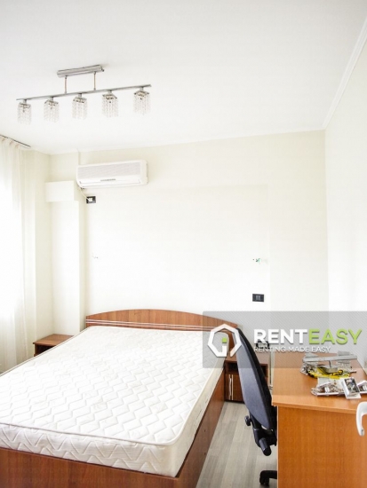 Apartament cu 3 camere de inchiriat in zona Centrala- Moldova Mall