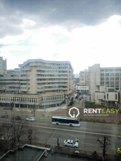 Apartament cu 3 camere de inchiriat in zona Centrala- Moldova Mall
