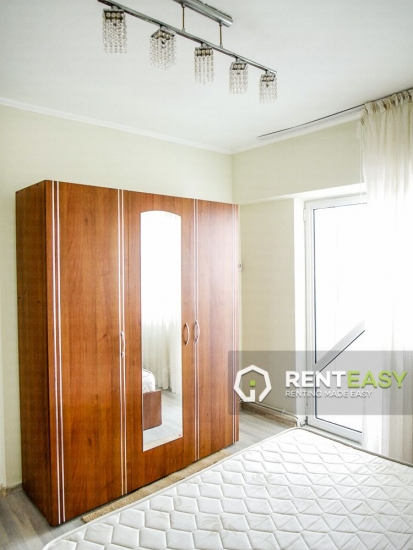 Apartament cu 3 camere de inchiriat in zona Centrala- Moldova Mall