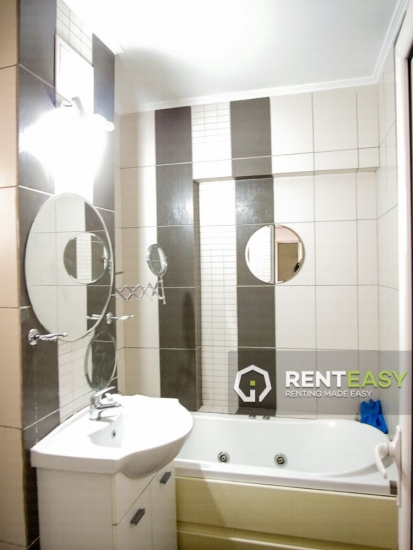 Apartament cu 3 camere de inchiriat in zona Centrala- Moldova Mall