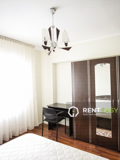 Apartament cu 3 camere de inchiriat in zona Centrala- Moldova Mall