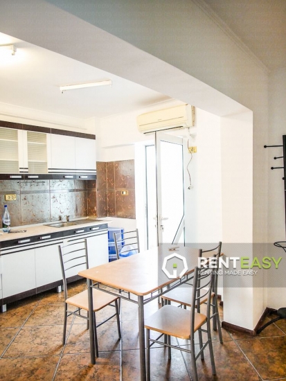 Apartament cu 3 camere de inchiriat in zona Centrala- Moldova Mall