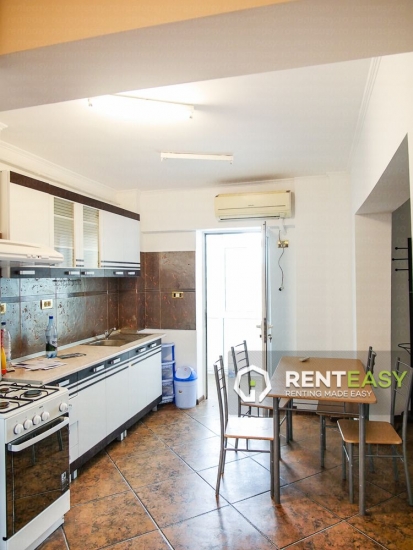 Apartament cu 3 camere de inchiriat in zona Centrala- Moldova Mall