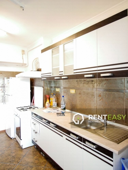 Apartament cu 3 camere de inchiriat in zona Centrala- Moldova Mall