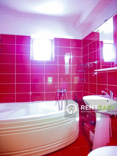 De inchiriat! Apartament cu 3 camere in zona Palas