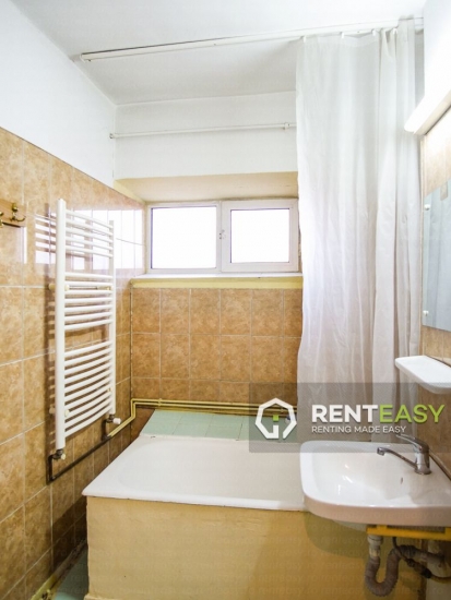 Apartament cu 3 camere de inchiriat pe Bld. Independentei 