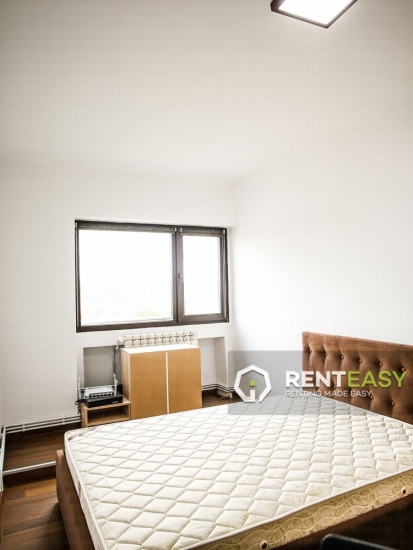 Apartament cu 4 camere de inchiriat pe Blvd Independentei