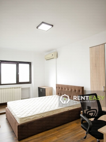 Apartament cu 4 camere de inchiriat pe Blvd Independentei