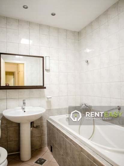 Apartament cu 4 camere de inchiriat pe Blvd Independentei