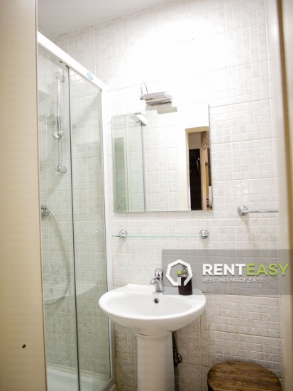 Apartament cu 4 camere de inchiriat pe Blvd Independentei