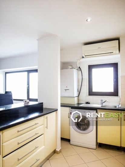 Apartament cu 4 camere de inchiriat pe Blvd Independentei