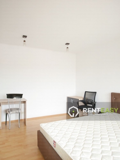 Apartament cu 4 camere de inchiriat pe Blvd Independentei