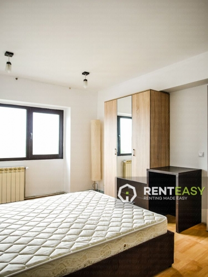 Apartament cu 4 camere de inchiriat pe Blvd Independentei