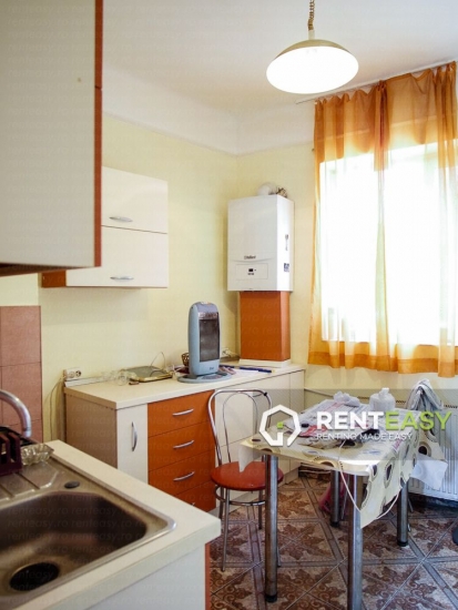 Casa cu 3 camere de inchiriat in zona Tatarasi