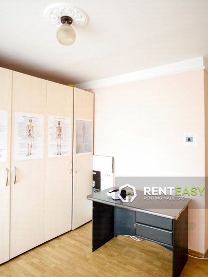 Apartament cu 3 camere de inchiriat in zona Podul de Fier