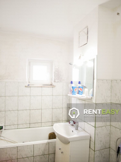 Apartament cu 3 camere de inchiriat in zona Podul de Fier