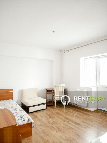 Apartament cu 4 camere de inchiriat in zona Pacurari