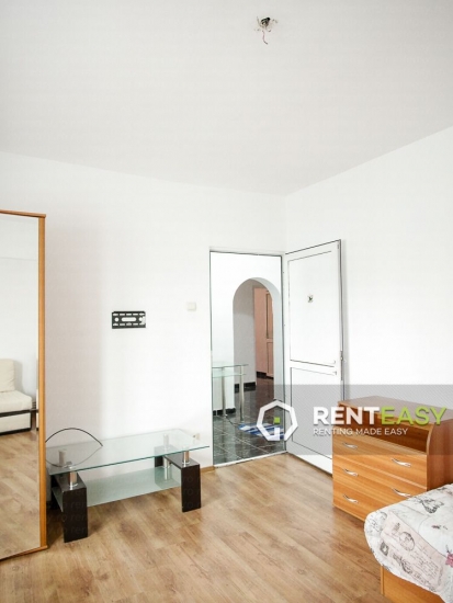 Apartament cu 4 camere de inchiriat in zona Pacurari