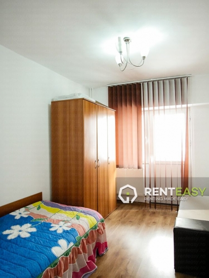 Apartament cu 4 camere de inchiriat in zona Pacurari
