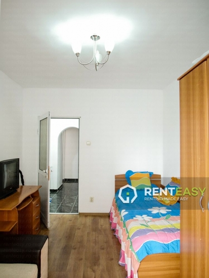 Apartament cu 4 camere de inchiriat in zona Pacurari