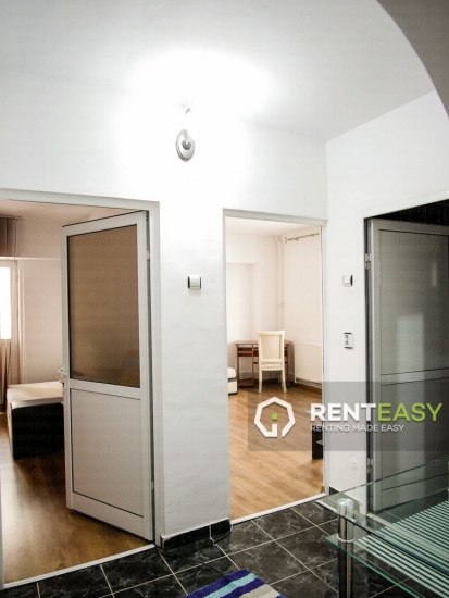 Apartament cu 4 camere de inchiriat in zona Pacurari