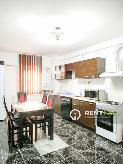 Apartament cu 4 camere de inchiriat in zona Pacurari