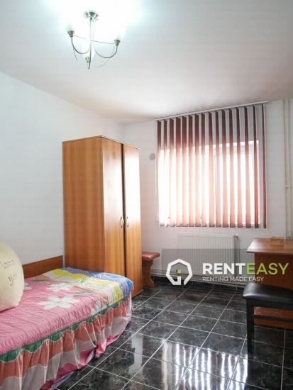 Apartament cu 4 camere de inchiriat in zona Pacurari