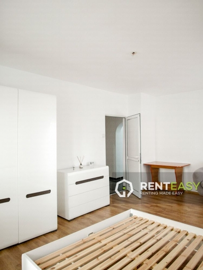 Apartament cu 4 camere de inchiriat in zona Pacurari