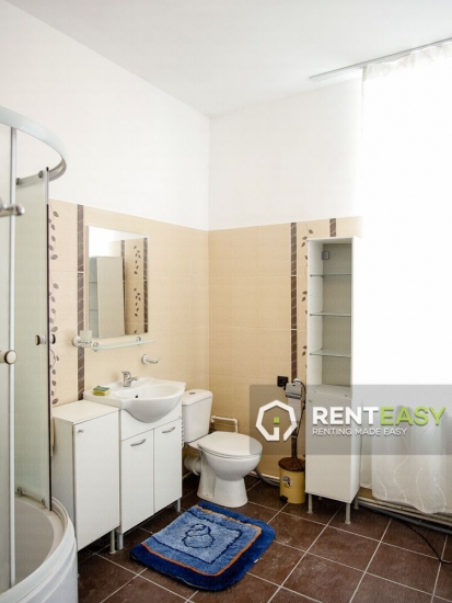 Apartament cu 3 camere de inchiriat in Centru - zona Tg. Cucu