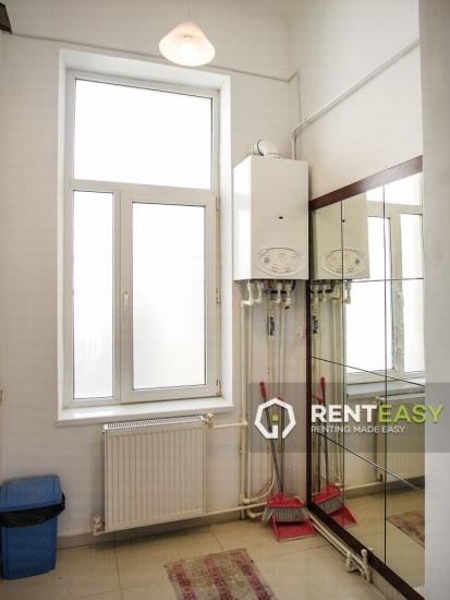 Apartament cu 3 camere de inchiriat in Centru - zona Tg. Cucu