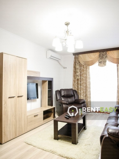 Apartament cu 3 camere spatios de inchiriat in Piata Unirii