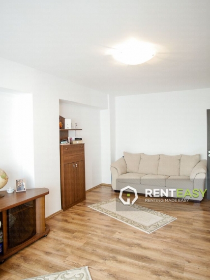 Apartament spatios cu 3 camere de inchiriat in zona - Pacurari
