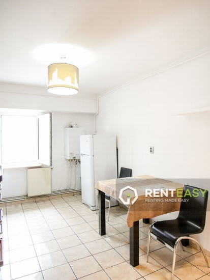 Apartament spatios cu 3 camere de inchiriat in zona - Pacurari