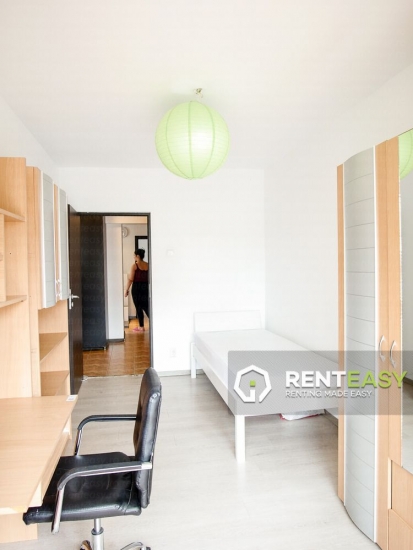 Apartament spatios cu 3 camere de inchiriat in zona - Pacurari