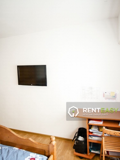 Apartament spatios cu 3 camere de inchiriat in zona - Pacurari