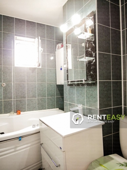 Apartament spatios cu 3 camere de inchiriat in Centru - zona Palas