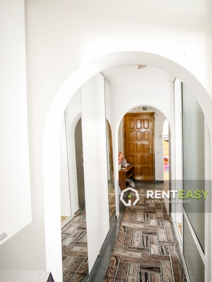 Apartament spatios cu 3 camere de inchiriat in Centru - zona Palas