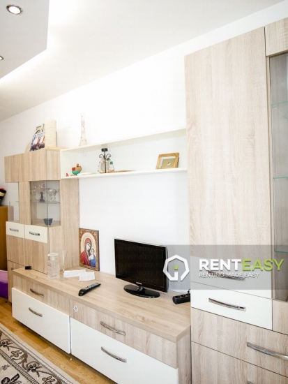 Apartament spatios cu 3 camere de inchiriat in Centru - zona Palas