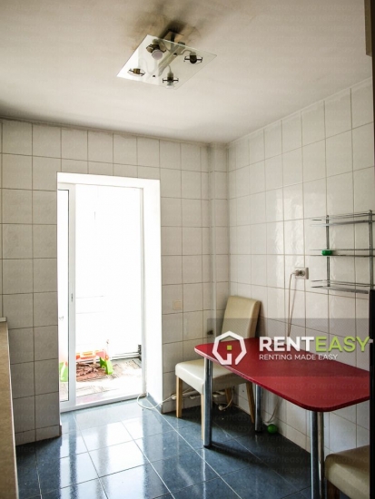 Apartament spatios cu 3 camere de inchiriat in Centru - zona Palas
