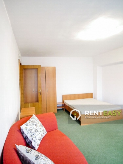 Apartament spatios cu 4 camere de inchiriat in zona Pacurari