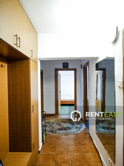 Apartament spatios cu 4 camere de inchiriat in zona Pacurari