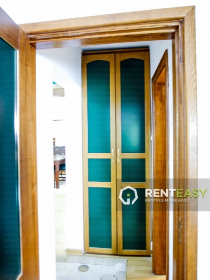 Apartament spatios cu 4 camere de inchiriat pe Blvd Independentei