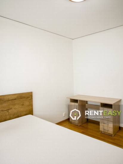 Apartament spatios cu 4 camere de inchiriat pe Blvd Independentei
