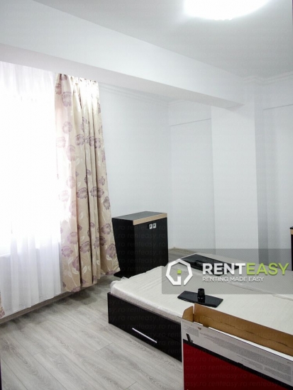 Apartament spatios cu 3 camere de inchiriat in zona Centrala